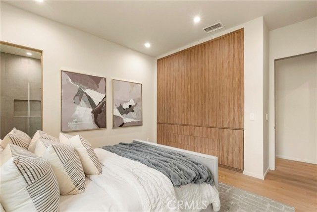 5525 Carpenter Avenue, Valley Village, CA 91607