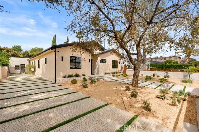 5525 Carpenter Avenue, Valley Village, CA 91607