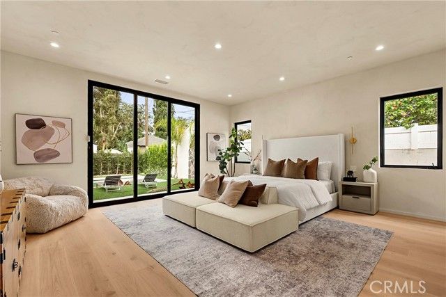 5525 Carpenter Avenue, Valley Village, CA 91607