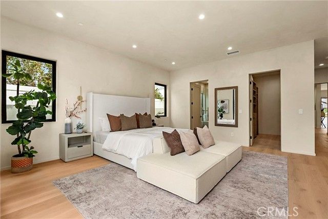 5525 Carpenter Avenue, Valley Village, CA 91607