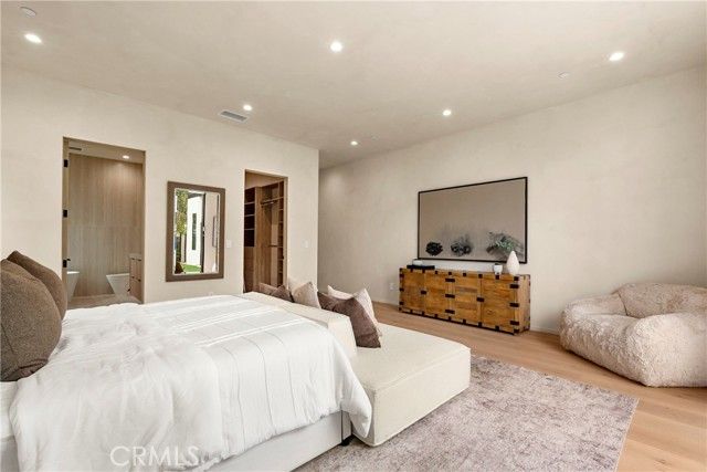 5525 Carpenter Avenue, Valley Village, CA 91607