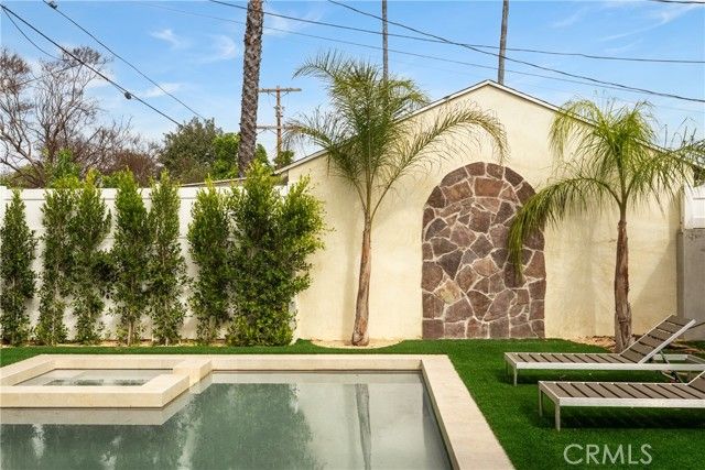 5525 Carpenter Avenue, Valley Village, CA 91607