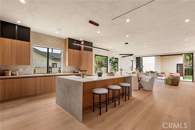 5525 Carpenter Avenue, Valley Village, CA 91607