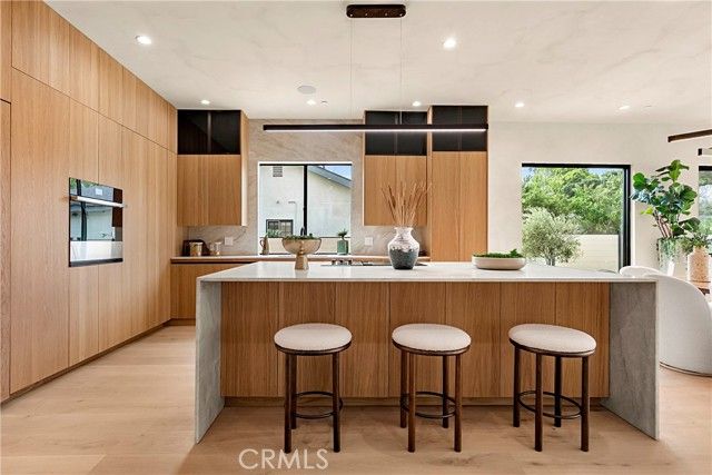 5525 Carpenter Avenue, Valley Village, CA 91607