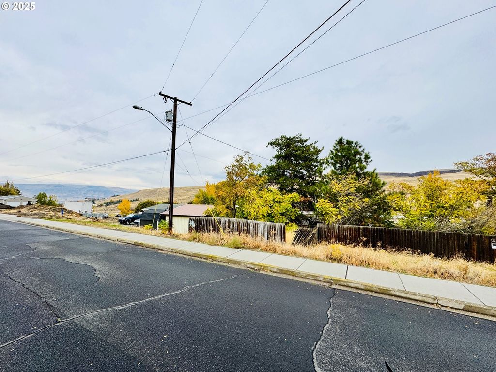 440 SHANE Dr, Arlington, OR 97812