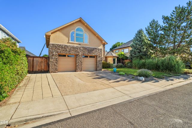 1981 Bluegrass Drive, Central Point, OR 97502