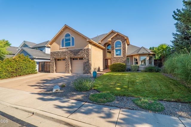 1981 Bluegrass Drive, Central Point, OR 97502