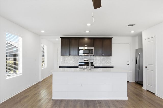 7208 Sparkling Light DR B, Del Valle, TX 78617