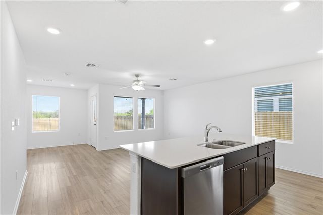 7208 Sparkling Light DR B, Del Valle, TX 78617