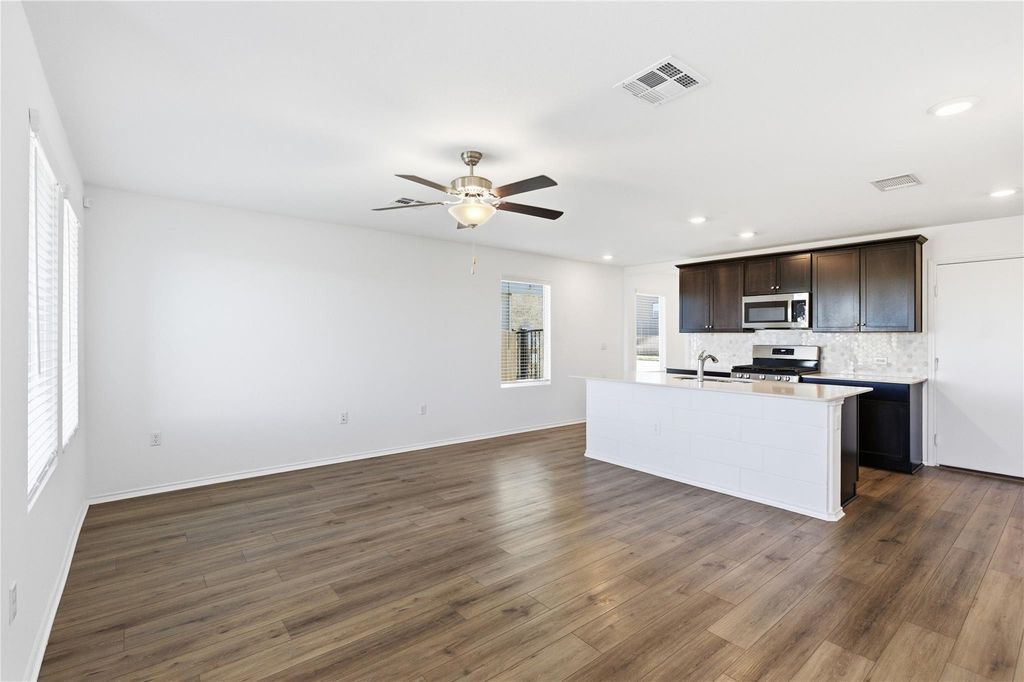 7208 Sparkling Light DR B, Del Valle, TX 78617