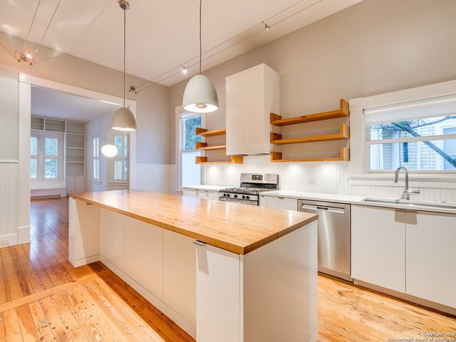 302 Cedar, San Antonio, TX 78210