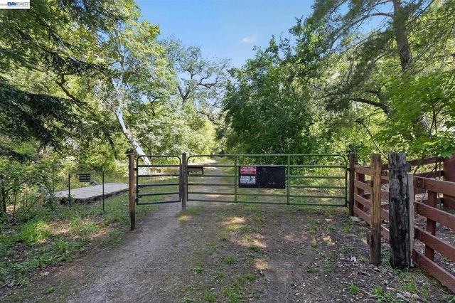 2989 Singalong Way, Sunol, CA 94586