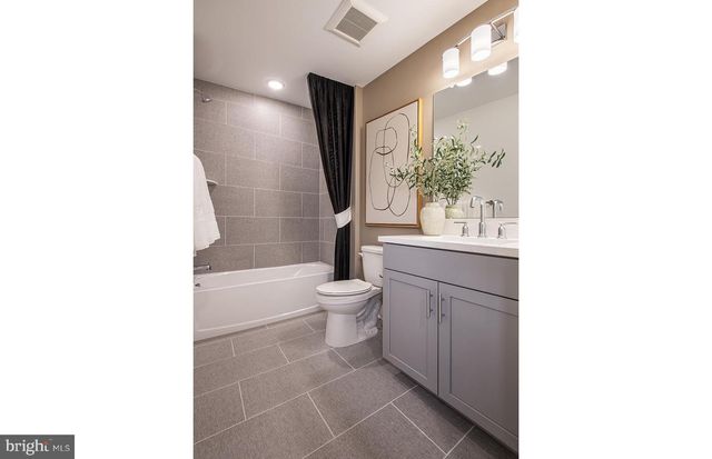 51 CHAUCER CT, Levittown, PA 19057