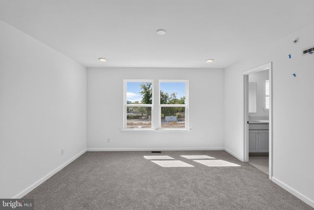 51 CHAUCER CT, Levittown, PA 19057