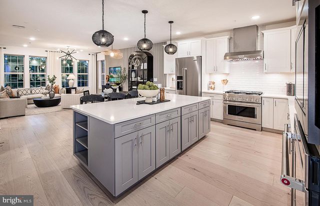 51 CHAUCER CT, Levittown, PA 19057