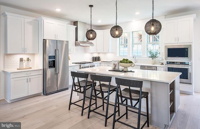 51 CHAUCER CT, Levittown, PA 19057