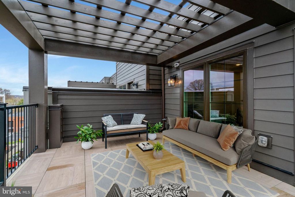 2605 FALL LINE ST, Alexandria, VA 22301