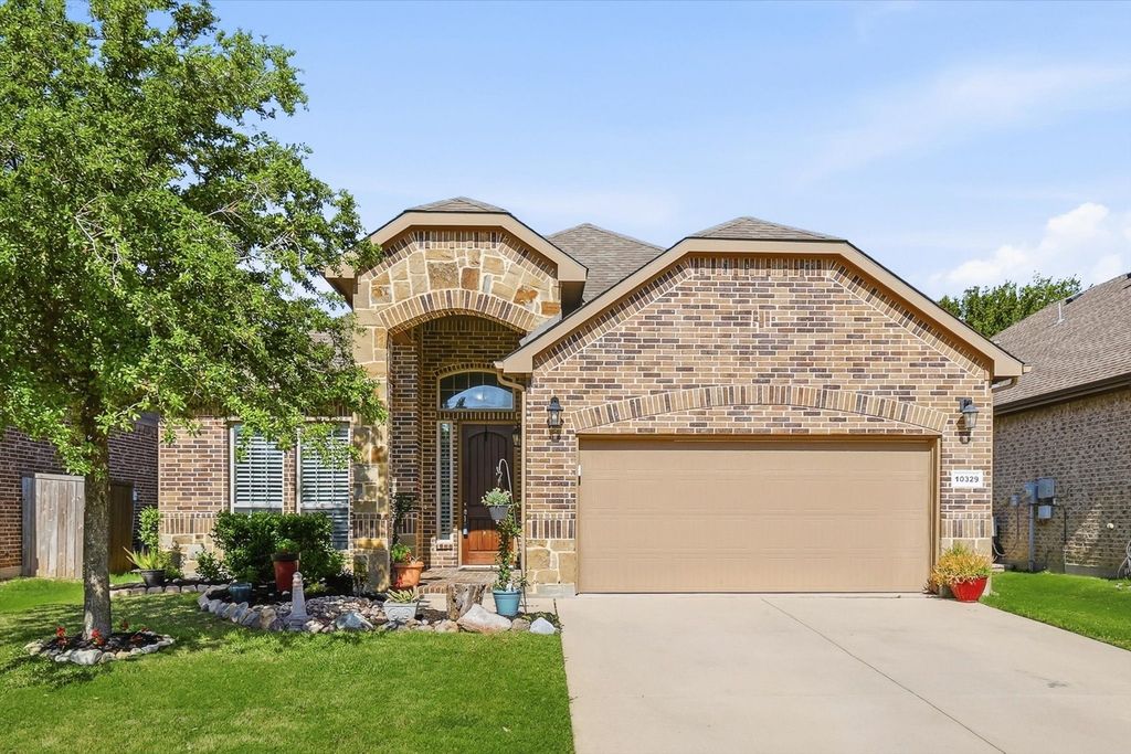 10329 Roatan Trail, Fort Worth, TX 76244