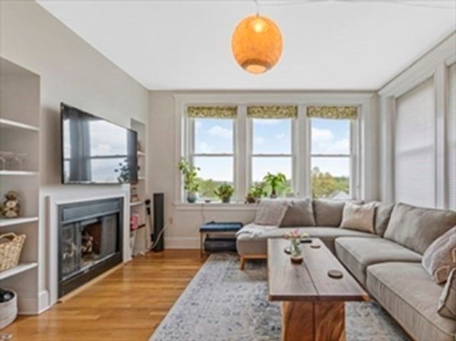 2025 Commonwealth Avenue 5, Boston, MA 02135