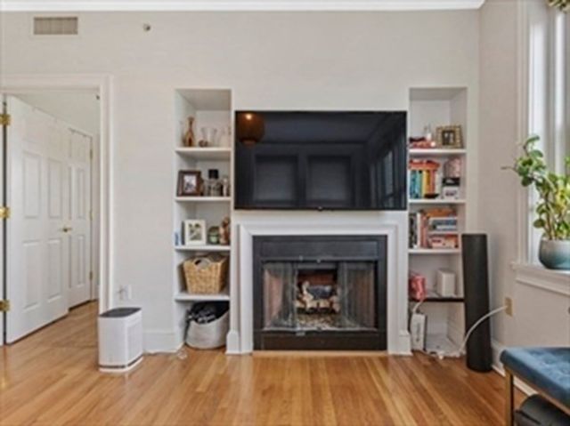 2025 Commonwealth Avenue 5, Boston, MA 02135