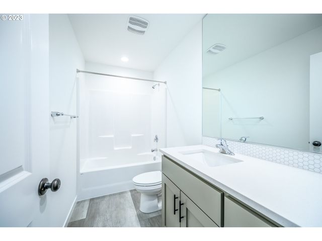 11613 Se MAJESTIC FALLS Ave LT 768, Happy Valley, OR 97086