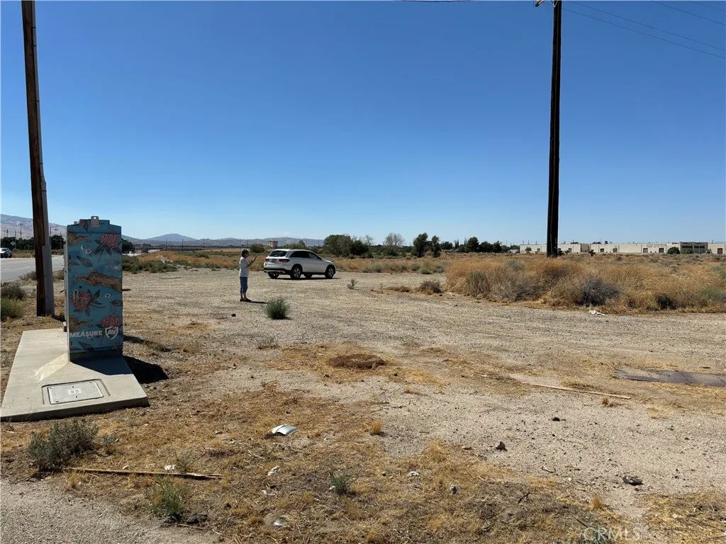 39227 Sierra Highway, Palmdale, CA 93550