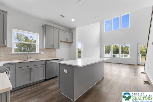 117 Timber Trail 56, Palmer Twp, PA 18045