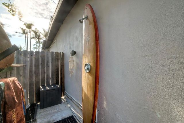 1034 3rd Street, Encinitas, CA 92024