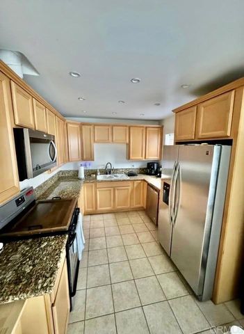 1034 3rd Street, Encinitas, CA 92024
