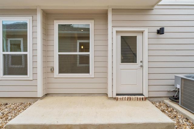 501 Orleanian DR A, Buda, TX 78610