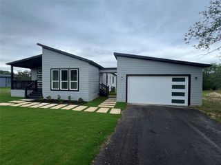 850 Chamberlin RD, Dale, TX 78616