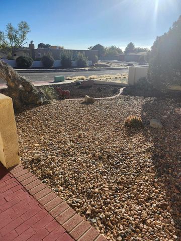 8805 Yankee Drive NE, Albuquerque, NM 87109