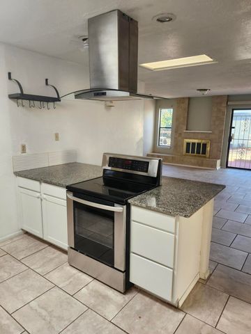 8805 Yankee Drive NE, Albuquerque, NM 87109
