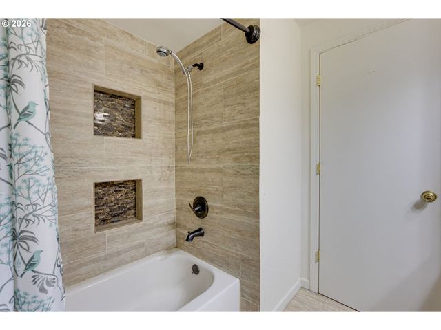 11990 Sw CORBY Dr 16, Portland, OR 97225