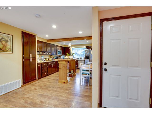 11990 Sw CORBY Dr 16, Portland, OR 97225