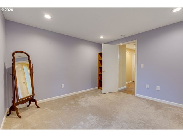 11990 Sw CORBY Dr 16, Portland, OR 97225