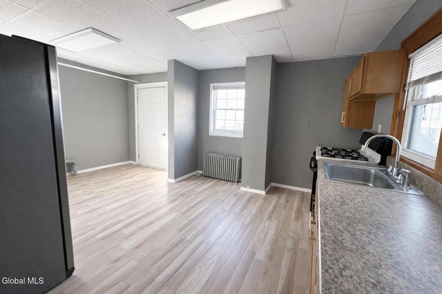 11 Landon Terrace, Schenectady, NY 12308