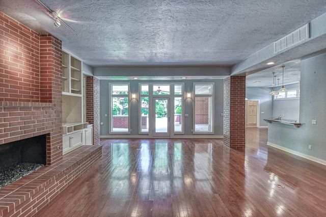 823 S Flood Avenue, Norman, OK 73069