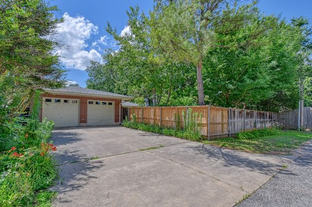 823 S Flood Avenue, Norman, OK 73069