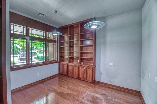 823 S Flood Avenue, Norman, OK 73069