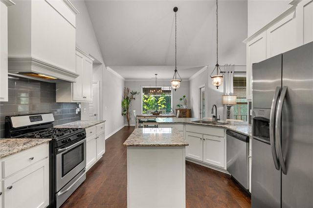 5819 W Cane Hill Drive, Fayetteville, AR 72704