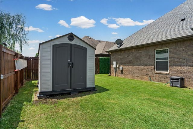 5819 W Cane Hill Drive, Fayetteville, AR 72704
