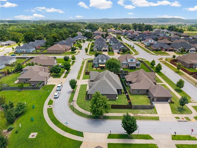 5819 W Cane Hill Drive, Fayetteville, AR 72704