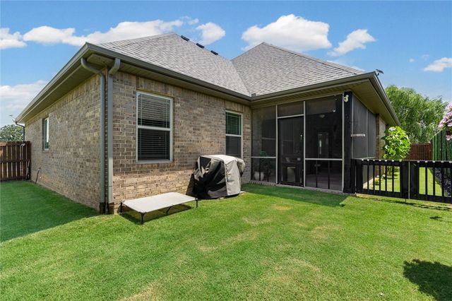 5819 W Cane Hill Drive, Fayetteville, AR 72704