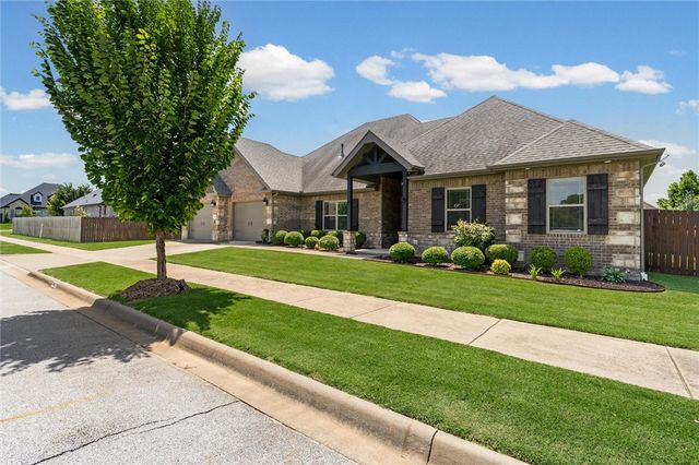 5819 W Cane Hill Drive, Fayetteville, AR 72704