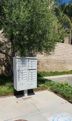 19512 Laroda Lane, Saugus, CA 91350