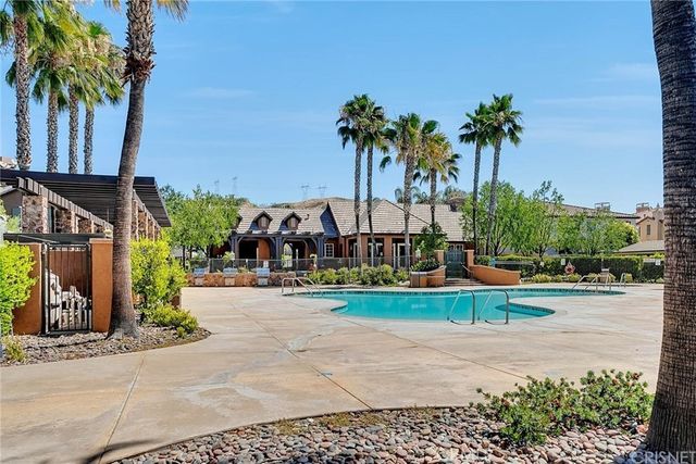 19512 Laroda Lane, Saugus, CA 91350