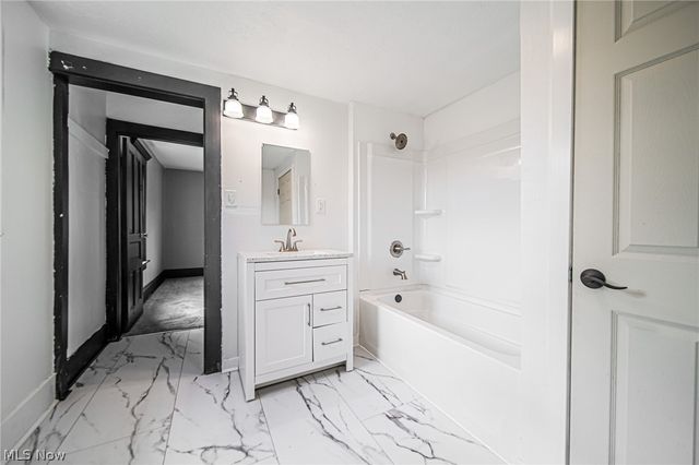 11294 Lincoln Street SE, Robertsville, OH 44670