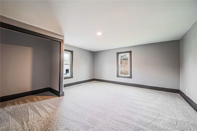 11294 Lincoln Street SE, Robertsville, OH 44670