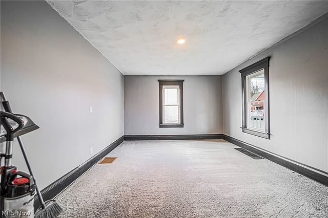 11294 Lincoln Street SE, Robertsville, OH 44670